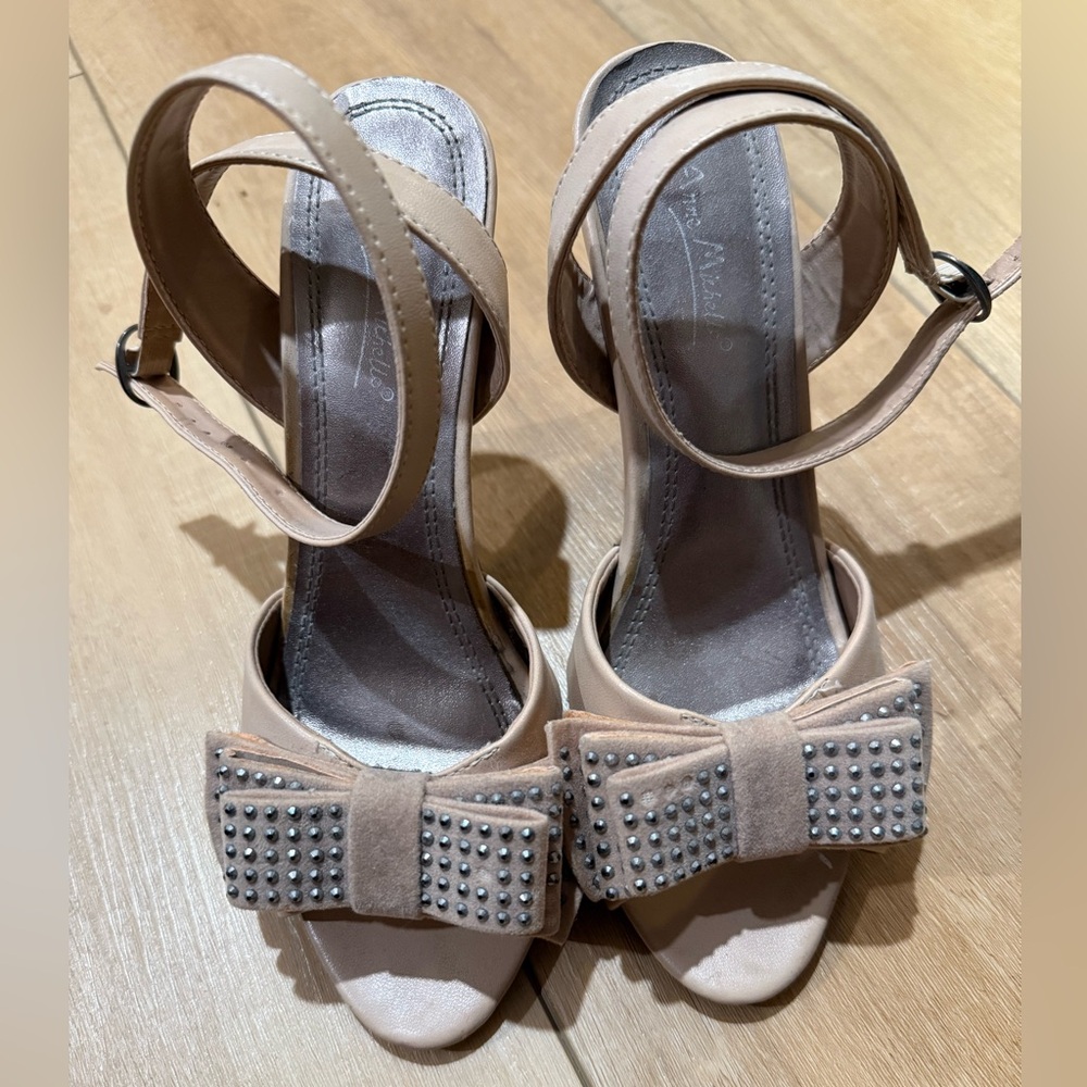 Elegant Nude Bow Heels